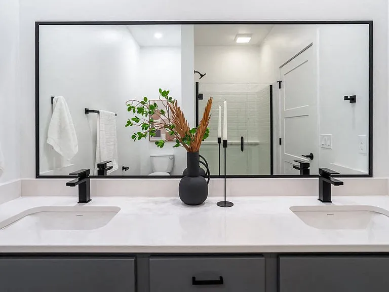 Matilda 235 Townhomes — Photo 12