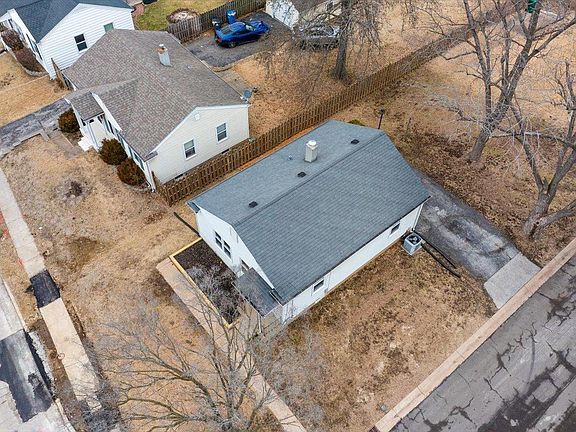 4th image of 295 Washington St