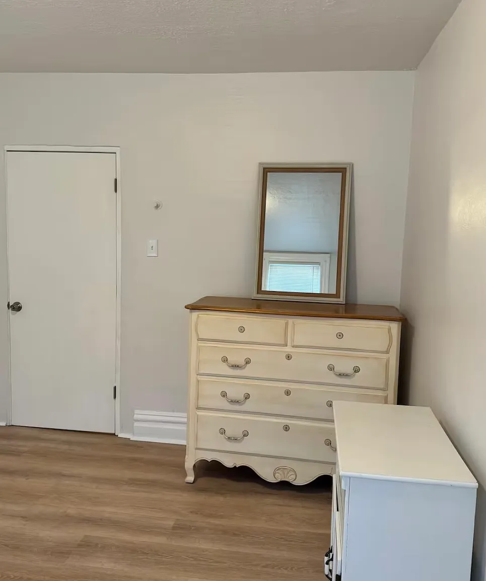 1 bed, 1017 sqft, $1,300 — Photo 4