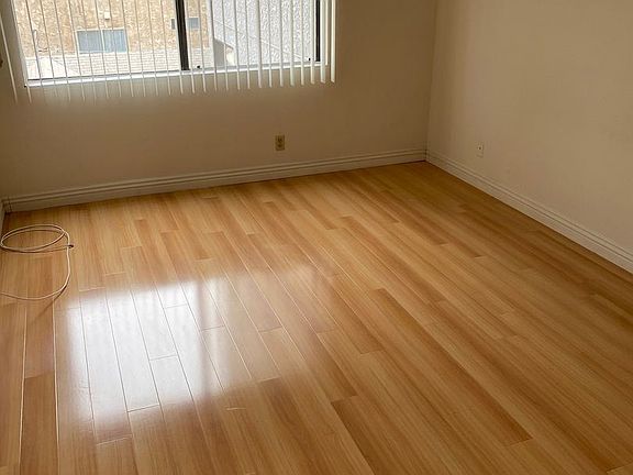 5th image of 3711 Glendon Ave #207