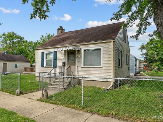 424 Howard Ave, Aurora, IL 60506