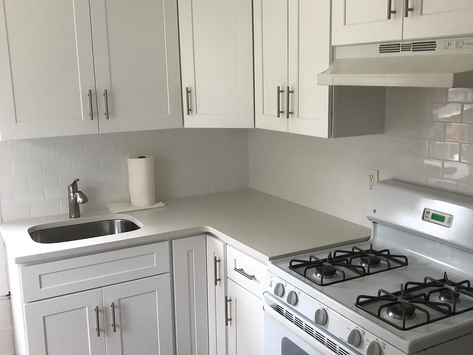 1st image of 22 Bedell St Floor 2
