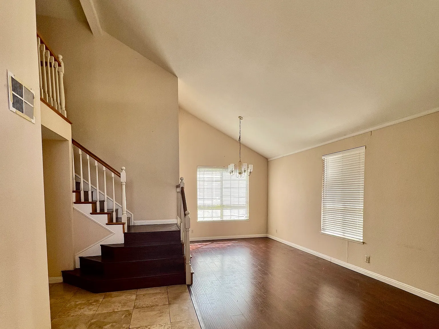 5 bed, 2197 sqft, $4,700 — Photo 3