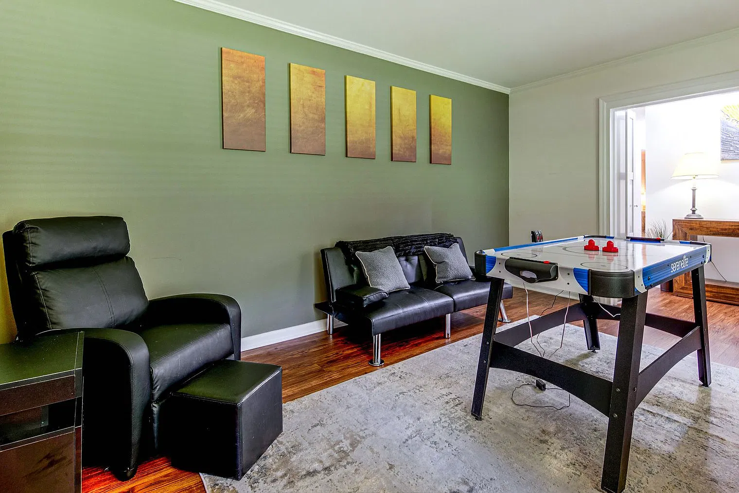 3 bed, 2.0 bath, 1797 sqft, $3,451 — Photo 2