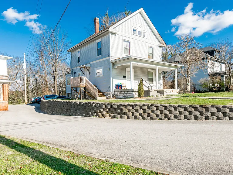 224 E Main St #B — Photo 4