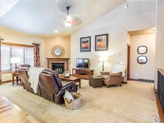 5th image of 1305 W Whitechurch Ln
