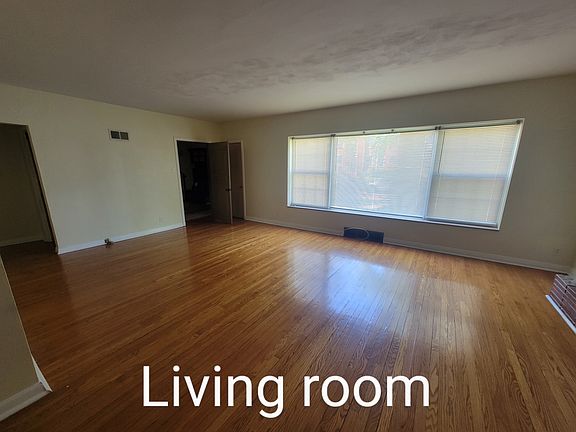 2nd image of 3960 Canterbury Dr #1