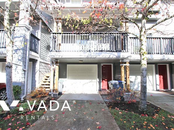 3 bedroom rental in Surrey — photo 2