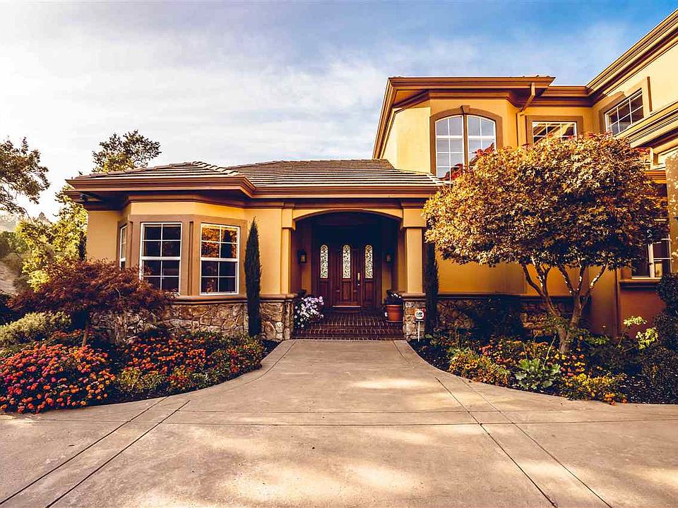 2nd image of 185 Chanticleer Ln