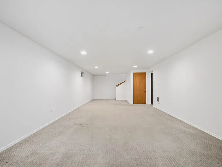 2925 W Northwest Blvd — Photo 12