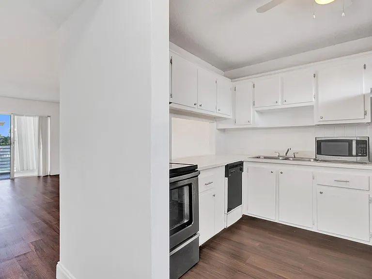 2640 Garden Dr S #301 — Photo 6