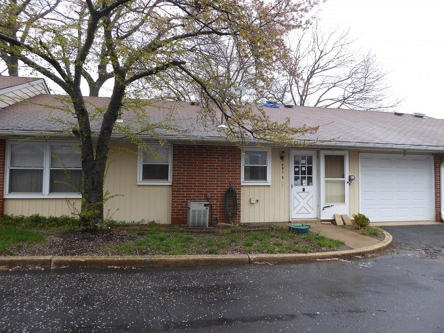 1st image of 491B Dartmoor Ct