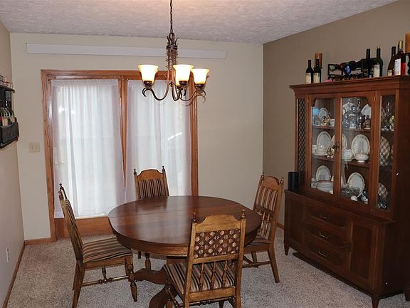 5th image of 11 Birchwood Pl