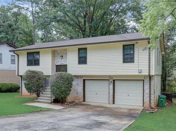 2284 Emerald Springs Dr, Decatur, GA 30035