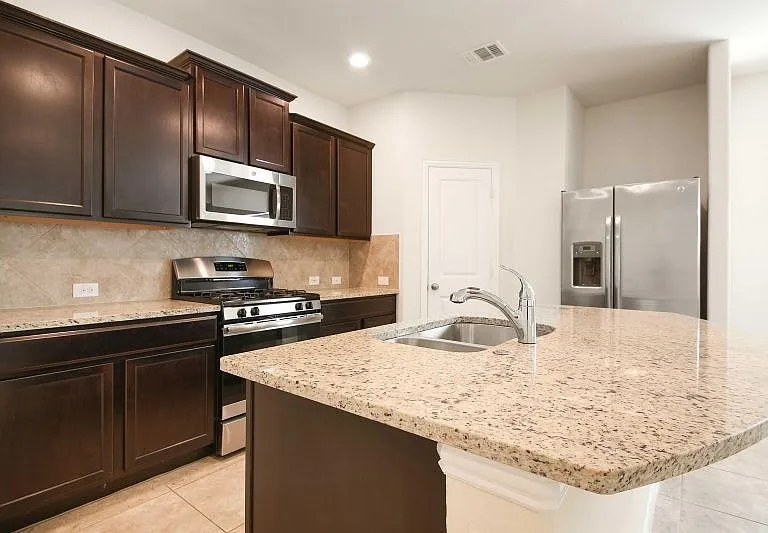 14002 Madrigal Ln — Photo 6