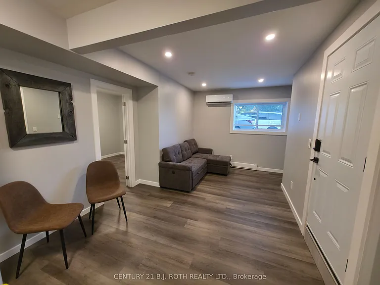 82 Albert St N #6 — Photo 1