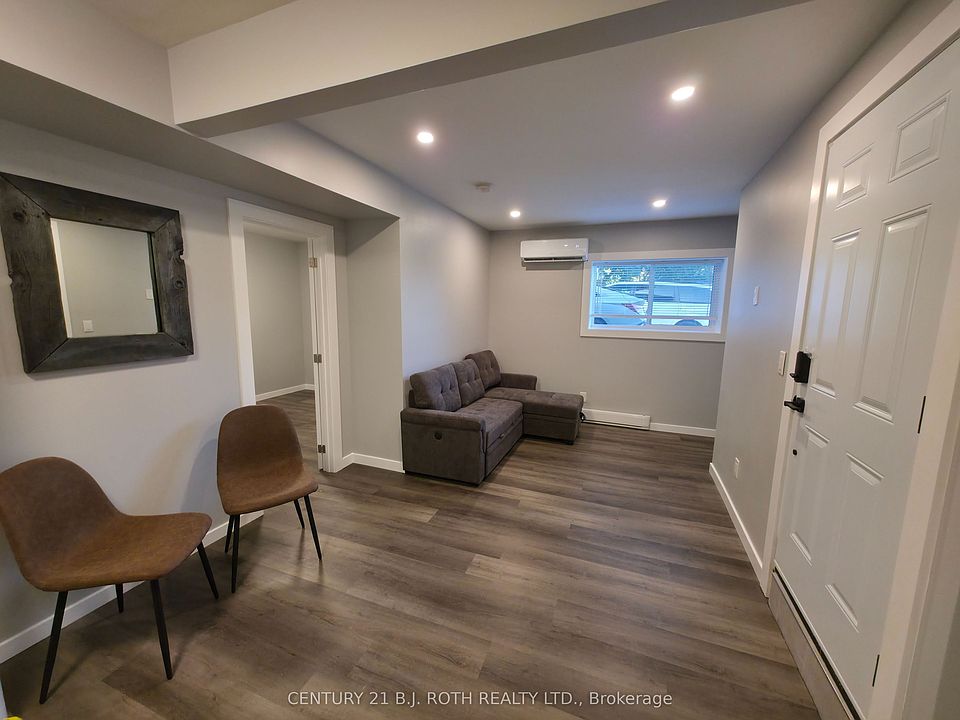 1st image of 82 Albert St N #6