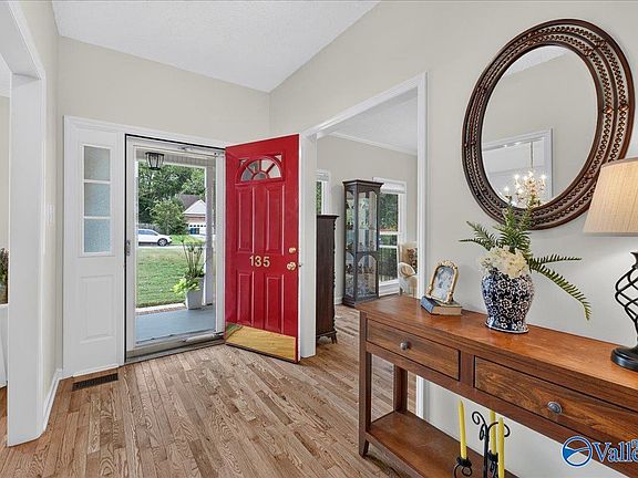 4th image of 135 Pebble Brook Cir