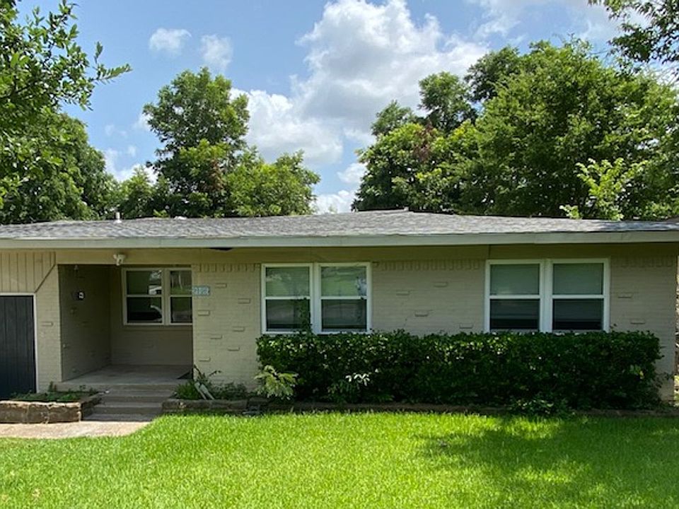 1st image of 2125 Forest Oaks Dr