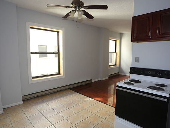 5th image of 4520 N Clarendon Ave APT 704