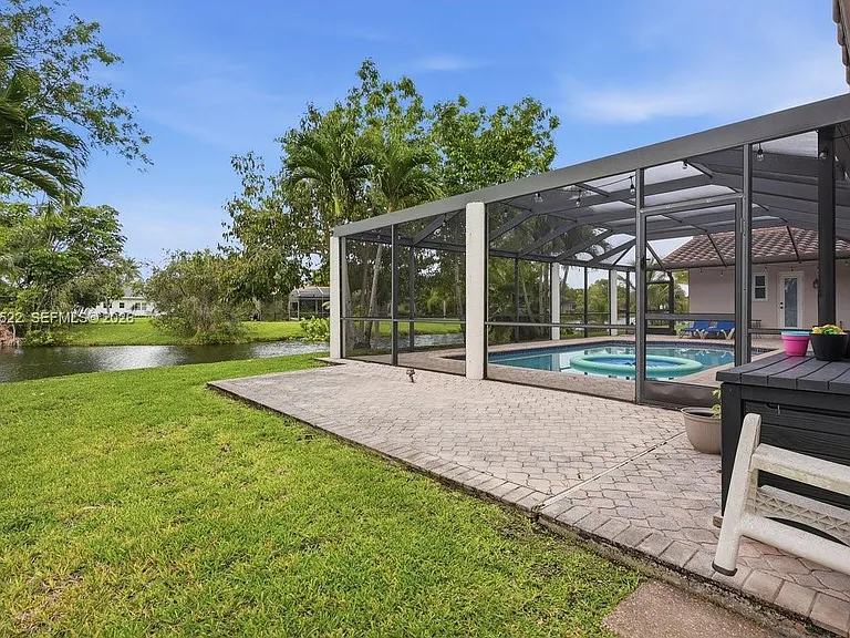 16530 Lake Tree Dr — Photo 9