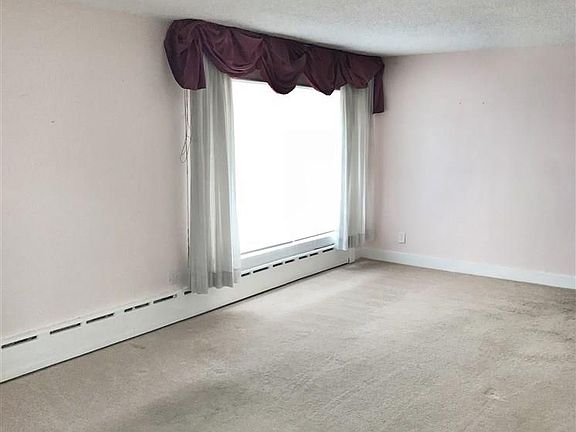 4th image of 61 Holmes Ct