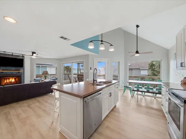 13835 San Domingo Dr, Galveston, TX 77554