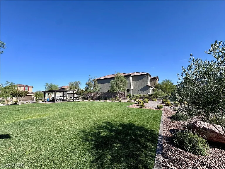 9552 Bursill St — Photo 37