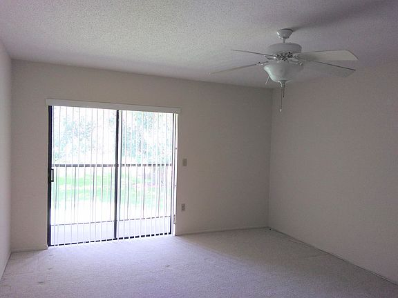 5th image of 744 Avenida Estancia #140