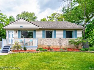 5530 Elizabeth Lake Rd, Waterford, MI 48327