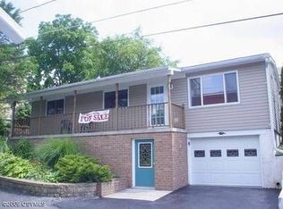 1658 E Webster St, Coal Township, PA
