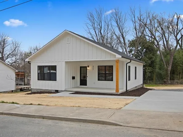 422 Granite St, Mount Airy, NC 27030