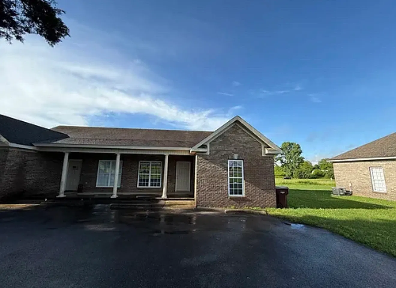 2 bed, 1000 sqft, $1,100 — Photo 1