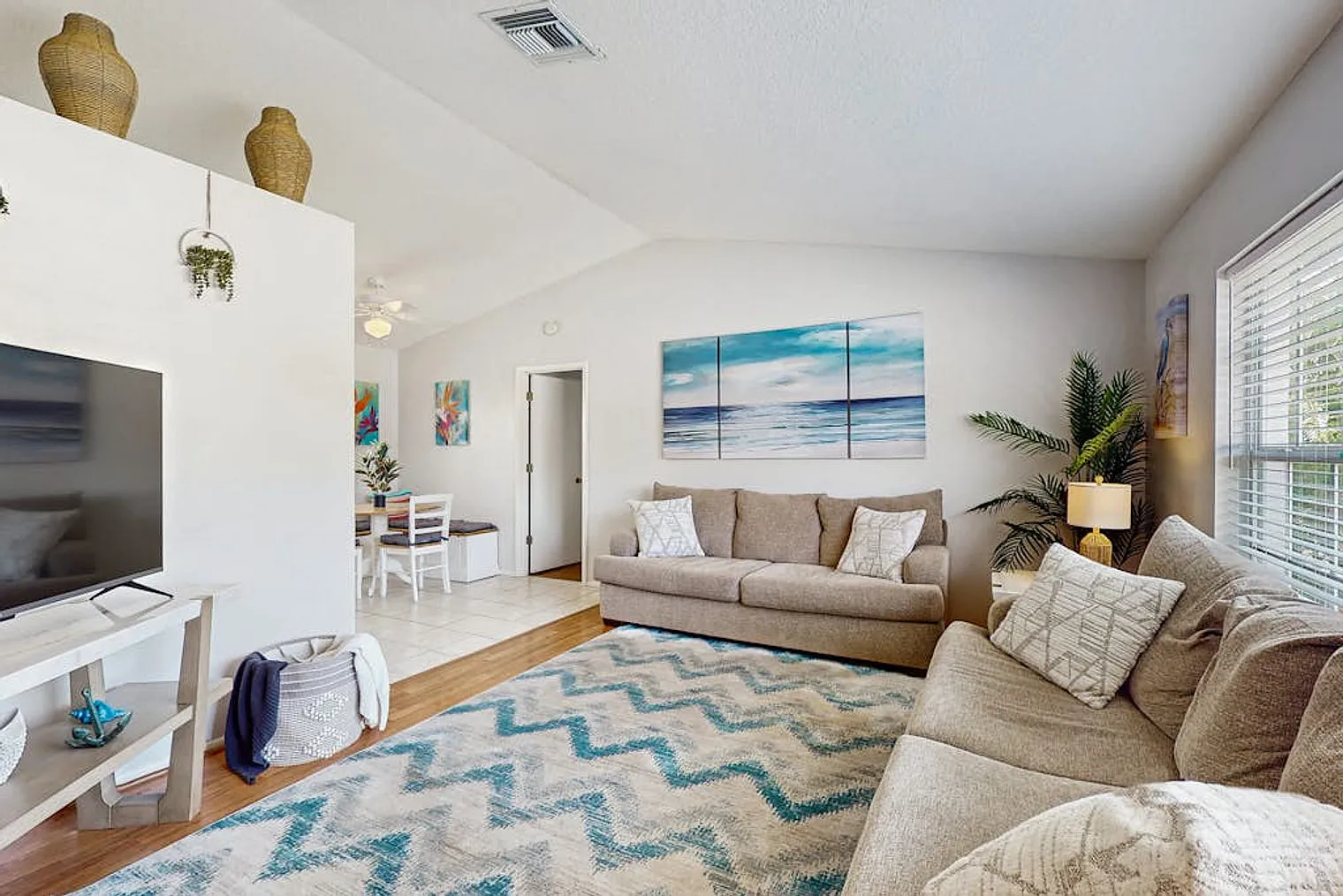 3 bed, 2.0 bath, 1410 sqft, $4,285 — Photo 4