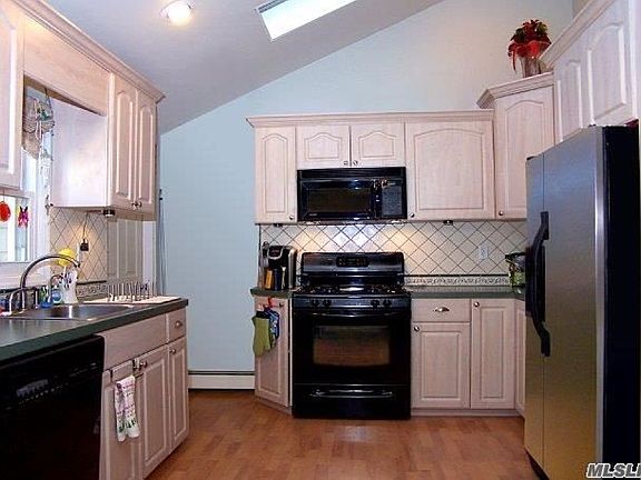 4th image of 49 Clinton Ave