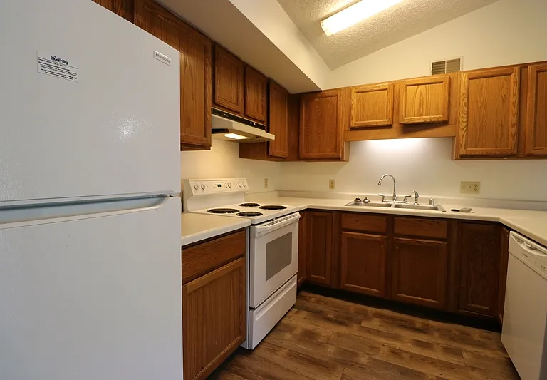 2318 Valley Rd — Photo 2