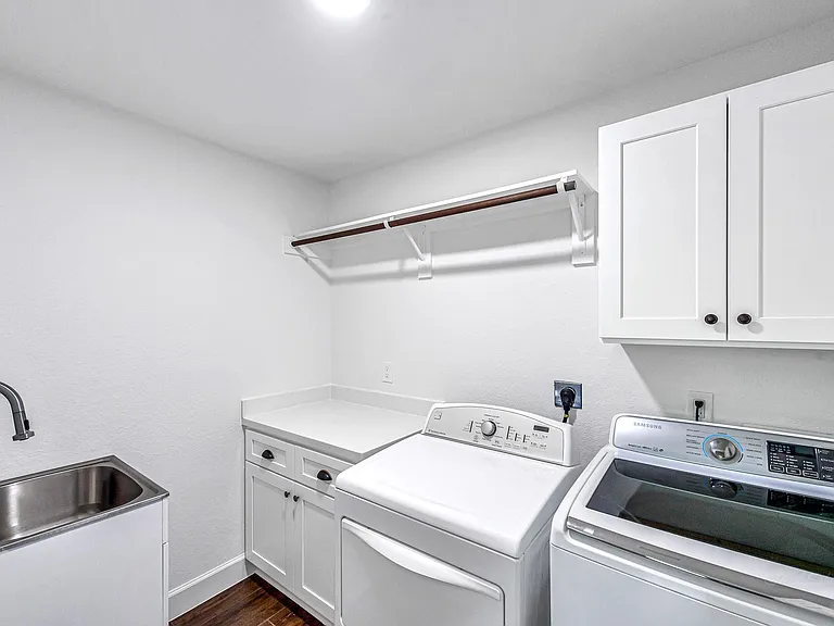 6 Old River Pl — Photo 11