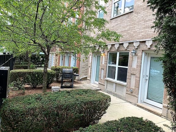 Private patio - Grilling allowed