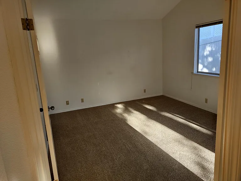 985 Bluebell Way — Photo 13