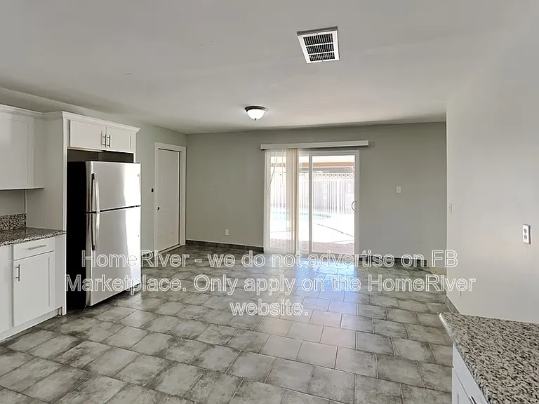 4631 W Claremont St — Photo 6
