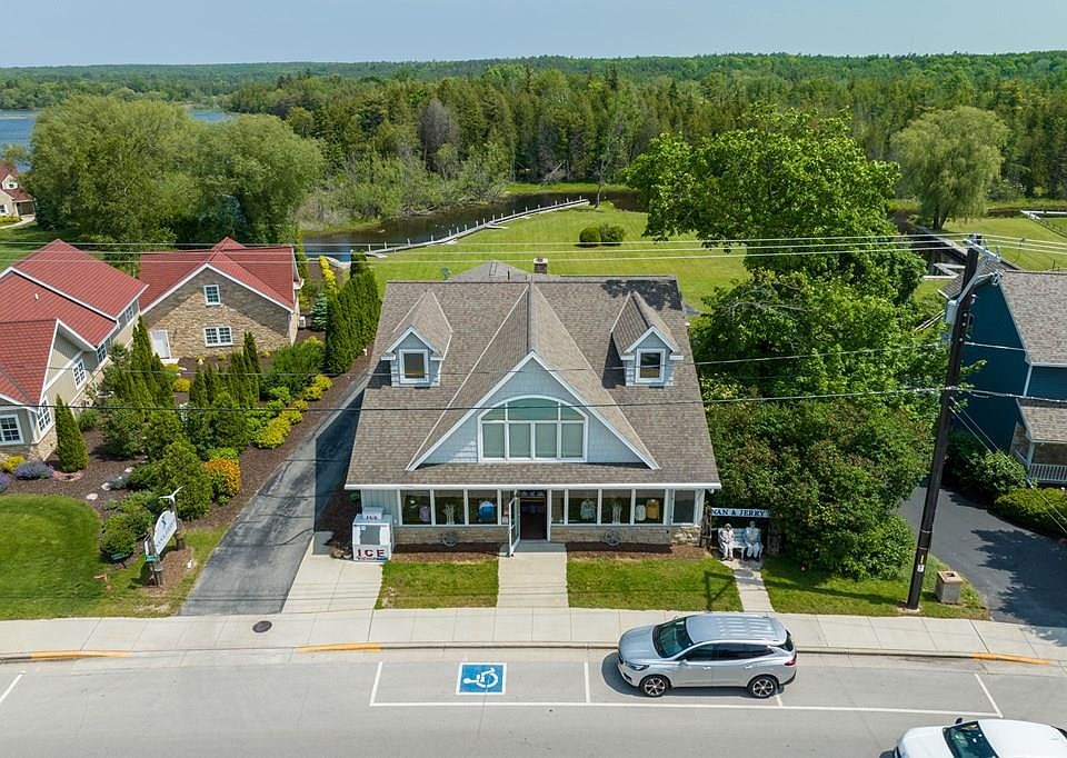 1st image of 4084 Main St