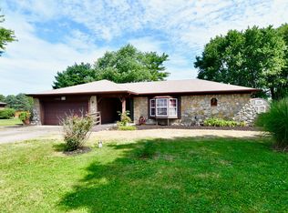 1290 Fox Trail Dr E, New Palestine, IN