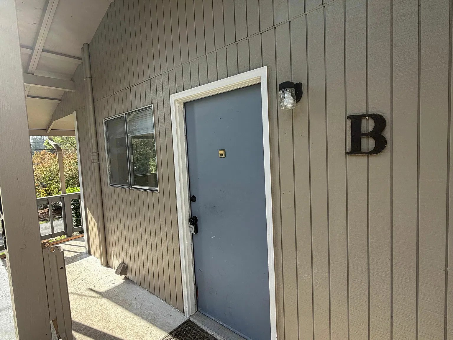 BL Duplex - Unit B — Photo 1