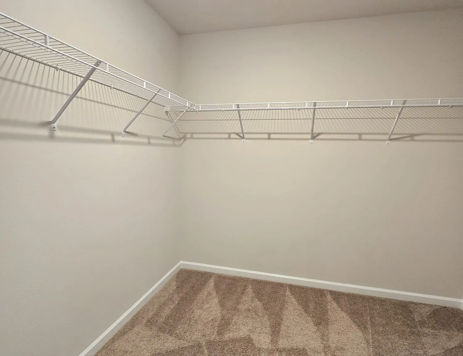 4 bed, 2201 sqft, $2,050 — Photo 4