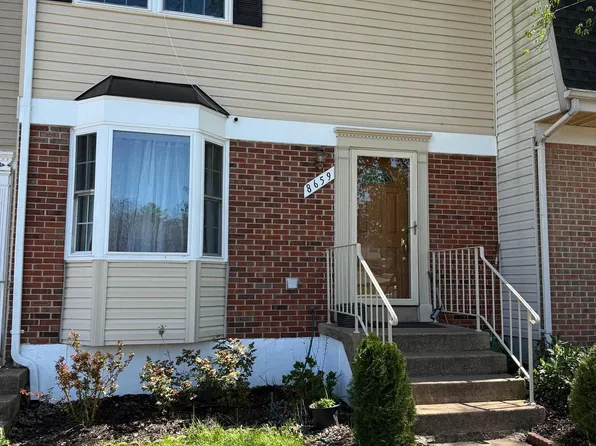 8659 Point Of Woods Dr, Manassas, VA 20110