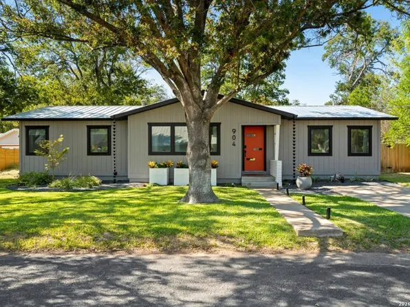 904 N ORANGE ST, Fredericksburg, TX 78624