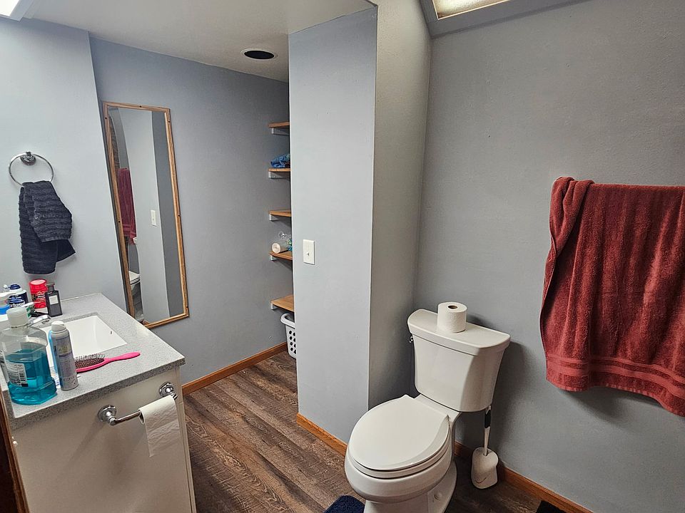 1st image of 1010 Mills St