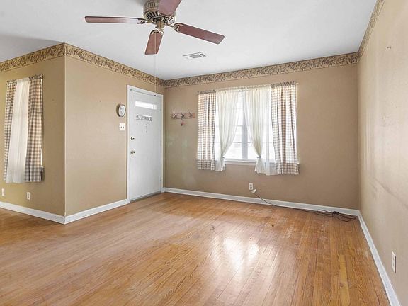 5th image of 1704 Brenda Ln