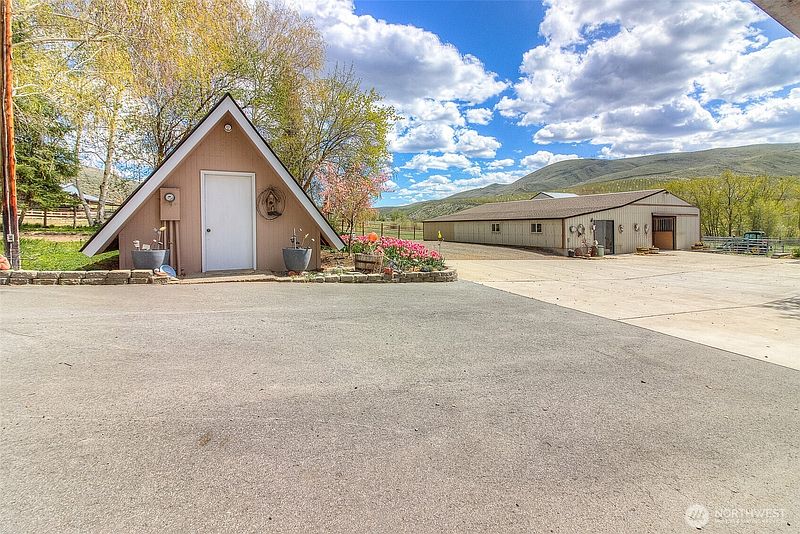 5th image of 1260 Burbank Creek Road