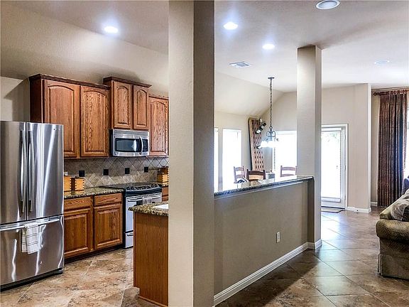 5th image of 309 Wiltshire Dr